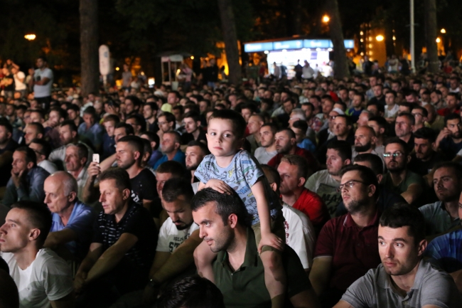 Yurt dışındaki Müslümanlar Kadir Gecesi'nde camileri doldurdu