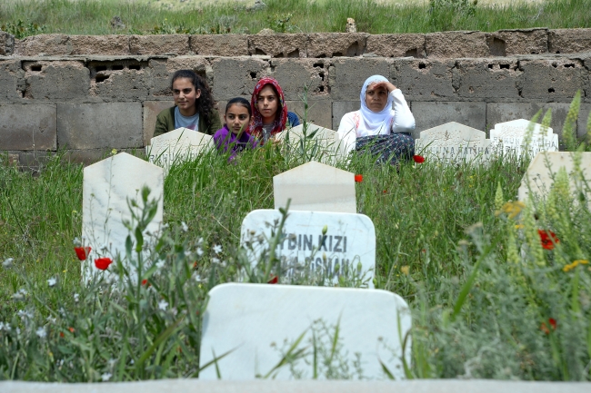 Bitlis'te 26 yıl önce PKK'nın katlettiği 13 kişi anıldı