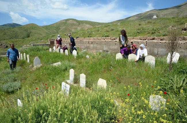 Bitlis'te 26 yıl önce PKK'nın katlettiği 13 kişi anıldı