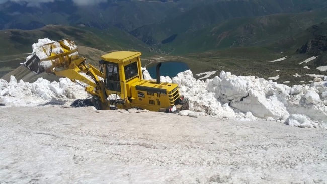 Haziran ortasında karla mücadele