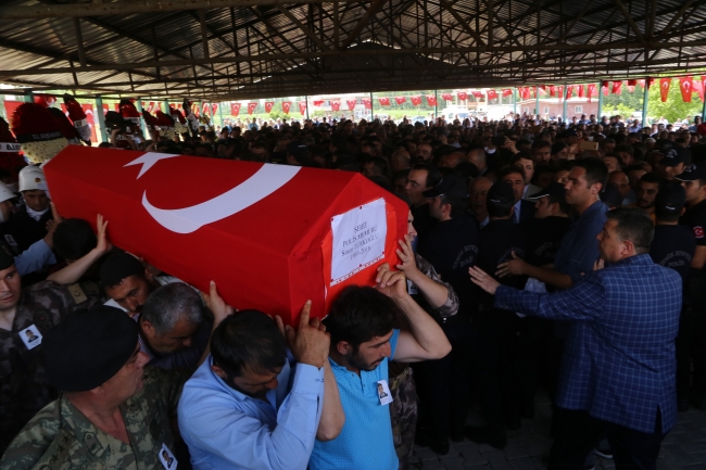 Şehit özel harekatçı Sinan Türkoğlu son yolculuğuna uğurlandı