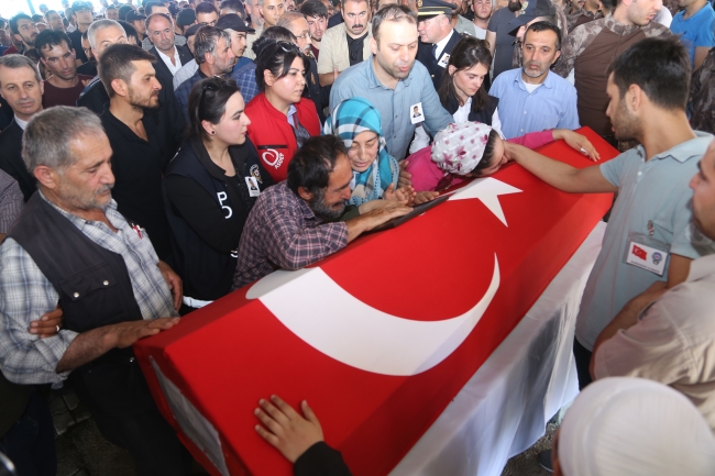 Şehit özel harekatçı Sinan Türkoğlu son yolculuğuna uğurlandı