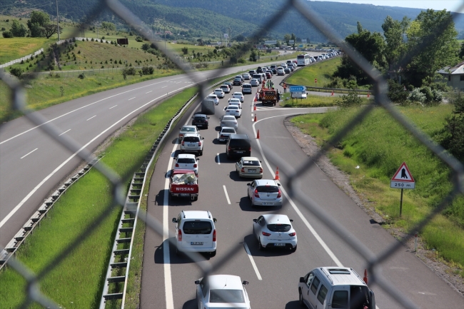 Anadolu Otoyolu'nda bayram trafiği