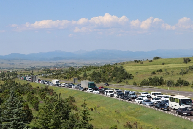 Anadolu Otoyolu'nda bayram trafiği