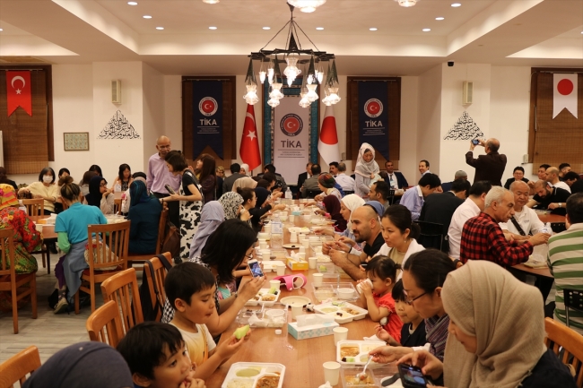 TİKA Japonya’da ilk kez iftar sofrası kurdu