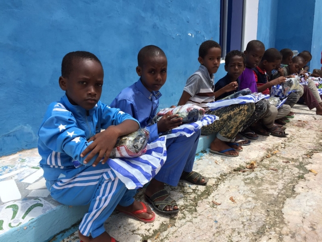 Türkiye Diyanet Vakfı, bayramda binlerce yetimi sevindirdi