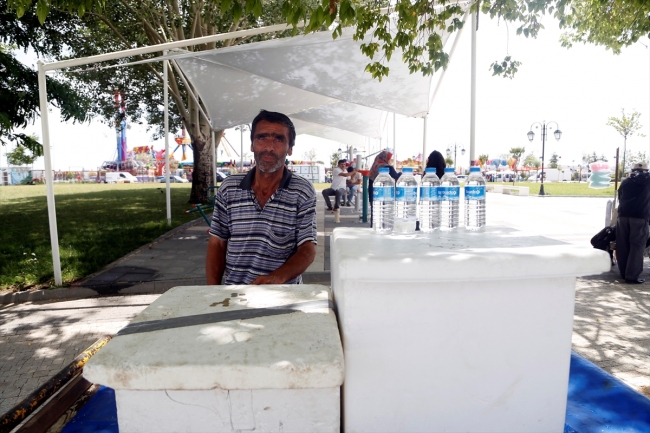 Bayramı "ekmek parası" peşinde geçiriyorlar