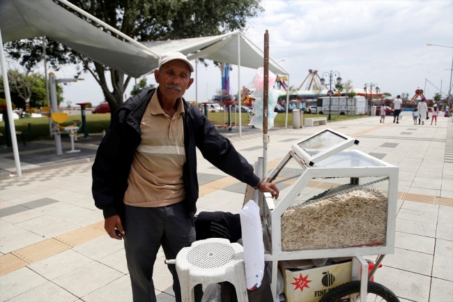 Bayramı "ekmek parası" peşinde geçiriyorlar