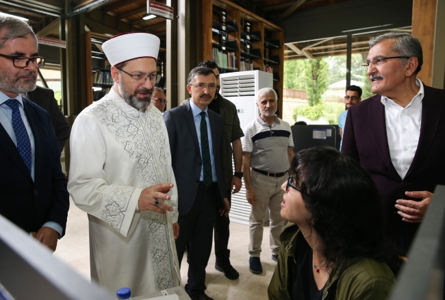 Diyanet İşleri Başkanı Erbaş, Millet Kıraathanesi'ni ziyaret etti