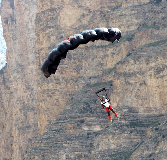 Erzurum Uzundere ekstrem sporcularının gözdesi oldu