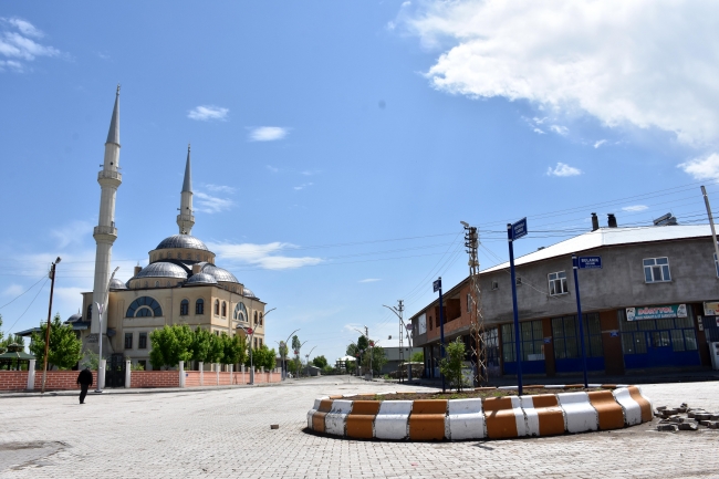 Muş'ta görevlendirme yapılan iki belde daha hizmete kavuştu