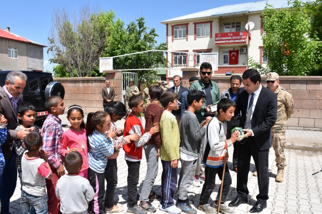 Muş'ta görevlendirme yapılan iki belde daha hizmete kavuştu