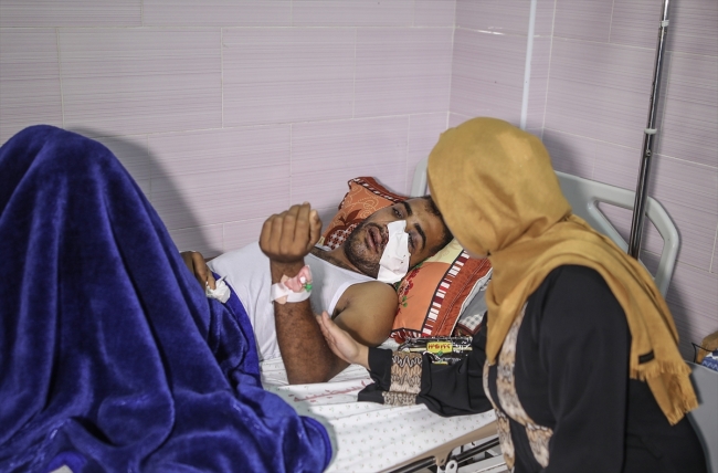 İsrail’in ağzından yaraladığı genç Gazze’den çıkmayı bekliyor