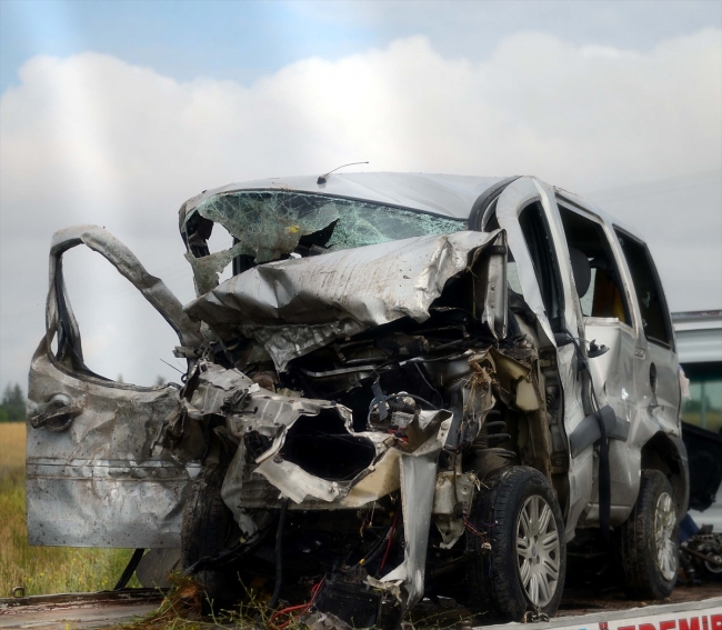 Eskişehir'de trafik kazası: 5 ölü, 2 yaralı