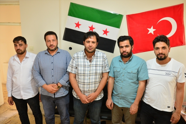 Münbiçlilerde Türk askeri sevinci