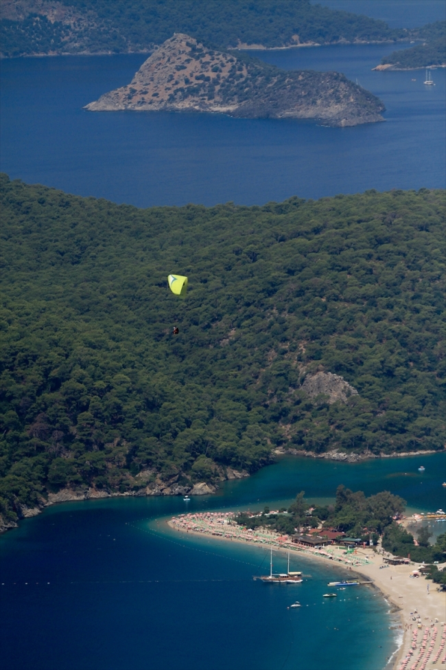 Bayramda 2 bin kişi Babadağ'da yamaç paraşütü yaptı