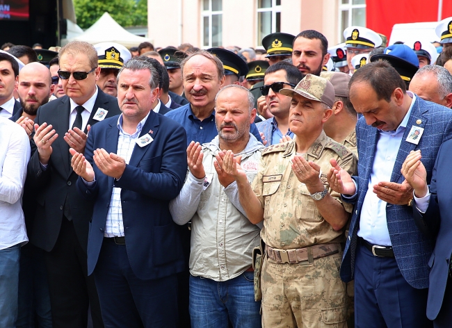 Siirt ve Şırnak şehitlerini binler son yolculuğuna uğurladı
