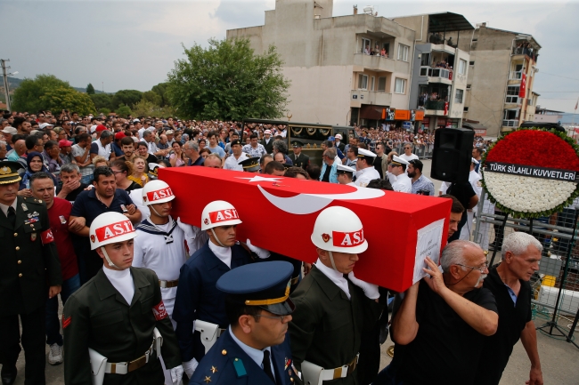 Siirt ve Şırnak şehitlerini binler son yolculuğuna uğurladı