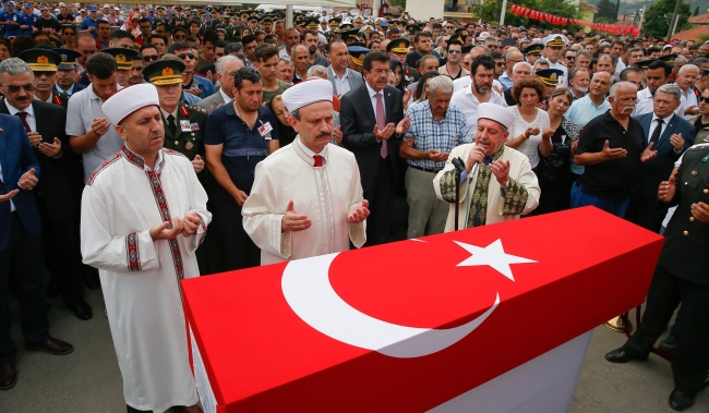 Siirt ve Şırnak şehitlerini binler son yolculuğuna uğurladı