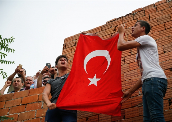 Siirt ve Şırnak şehitlerini binler son yolculuğuna uğurladı