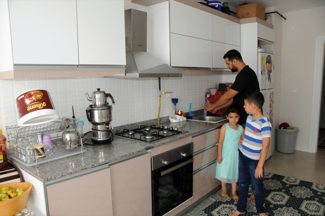 Sur'daki terör mağdurları yeni evlerine kavuştu