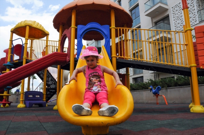 Sur'daki terör mağdurları yeni evlerine kavuştu