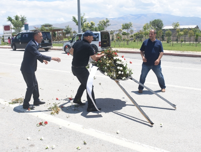 Şehit cenazesinde Kılıçdaroğlu’nun çelengi parçalandı