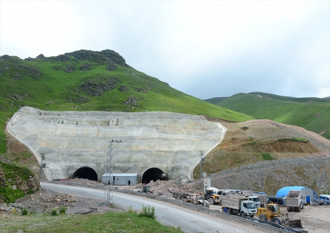Giresun Eğribel Tüneli'nde çıkışa 140 metre kaldı