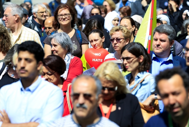 Almanya'da ırkçılık karşıtı protesto