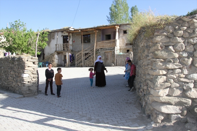 Terörden arındırılan köylerine geri döndüler
