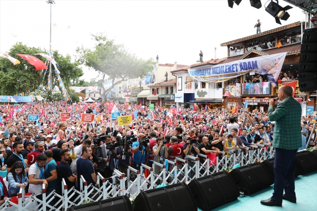 Cumhurbaşkanı Erdoğan seçim öncesi son mitingini yaptı