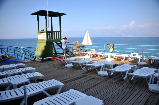 Antalya'da seçim nedeniyle sahiller boş kaldı