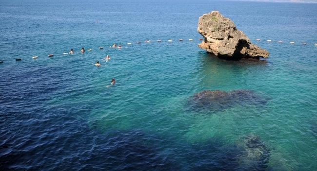 Antalya'da seçim nedeniyle sahiller boş kaldı