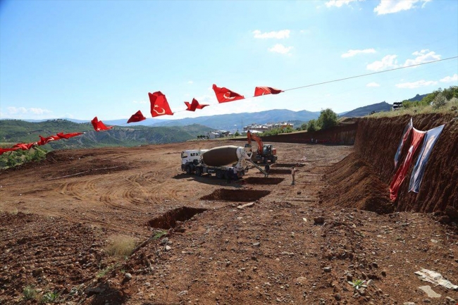 Tunceli'de temeli atılan dördüncü tekstil fabrikasının istihdamı artırması bekleniyor