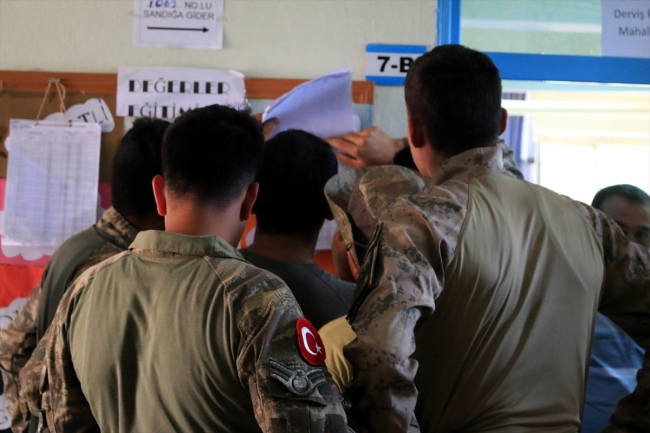 Afrin'de görev yapan Mehmetçik oyunu Türkiye'de kullandı