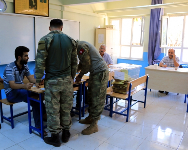 Afrin'de görev yapan Mehmetçik oyunu Türkiye'de kullandı