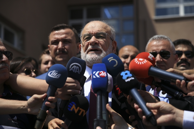 Saadet Partisi Cumhurbaşkanı Adayı Karamollaoğlu Ankara'da oy kullandı