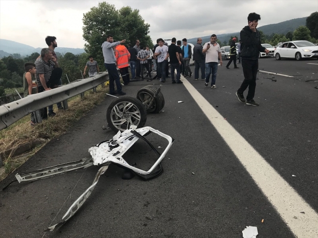 Anadolu Otoyolu'nda trafik kazası: 1 ölü, 8 yaralı