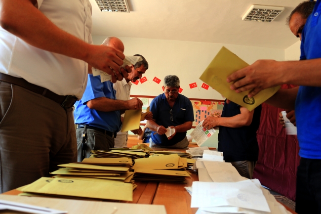 Türkiye sandık başına gitti