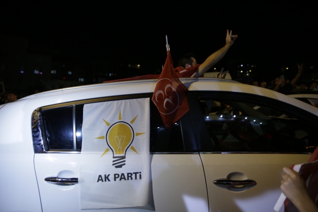 MHP'de kutlamalar başladı