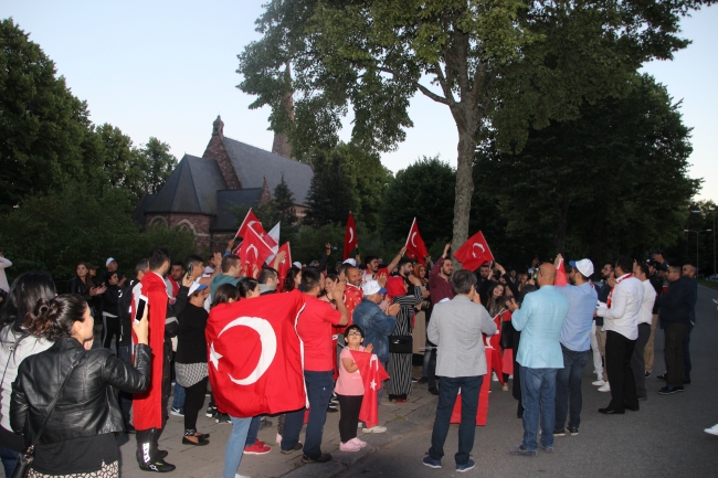 Seçim sonuçları dünyanın dört bir yanında kutlanıyor