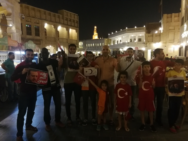 Seçimin ardından Katar'da "tatlı" kutlama