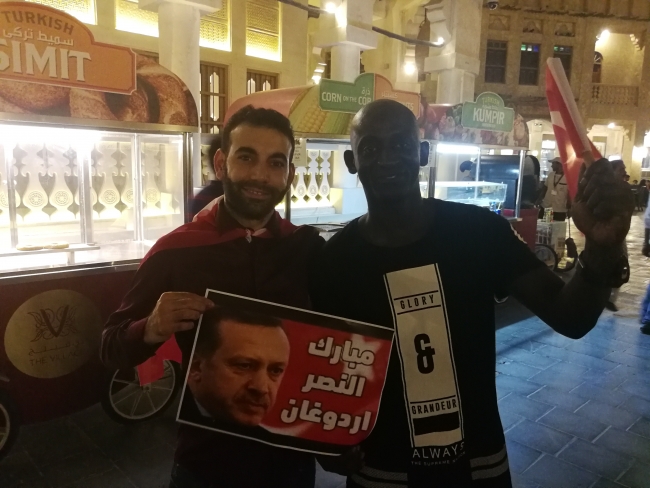 Seçimin ardından Katar'da "tatlı" kutlama