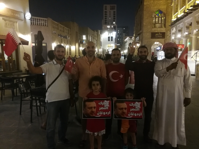 Seçimin ardından Katar'da "tatlı" kutlama
