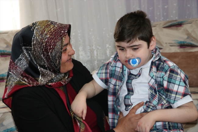 Fedakar anne engelli oğlu sayesinde mücadeleyi öğrendi