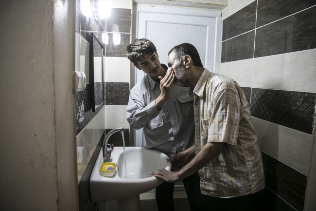 Bombardıman sonrası görme kaybı yaşayan Suriyeliler yardım bekliyor