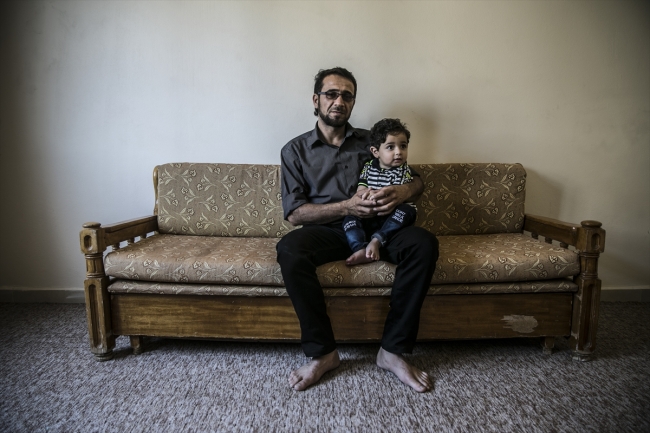 Bombardıman sonrası görme kaybı yaşayan Suriyeliler yardım bekliyor