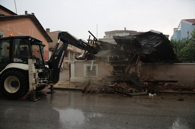 Tarihi bina yağışa dayanamadı