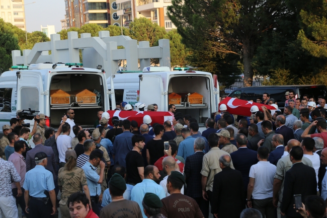 Şehit İsa Özkan ve Fatih Güngör için Kahramanmaraş'ta askeri tören düzenlendi