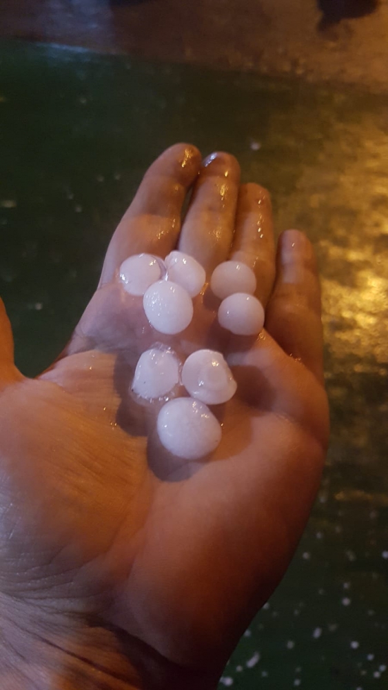 İstanbul’da beklenen sağanak yağış ve dolu etkisini gösterdi